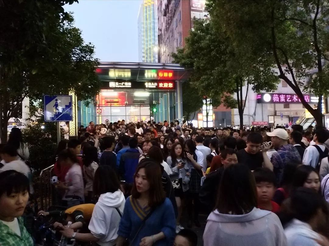 長(zhǎng)沙紅光保安服務(wù)有限公司,長(zhǎng)沙安保服務(wù),長(zhǎng)沙安全服務(wù),長(zhǎng)沙非武裝押運(yùn),勞務(wù)派遣服務(wù)