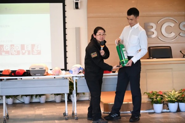 長沙紅光保安服務(wù)有限公司,長沙安保服務(wù),長沙安全服務(wù),長沙非武裝押運(yùn),勞務(wù)派遣服務(wù)